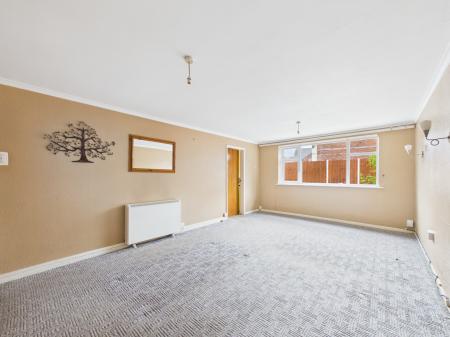 1 bedroom Ground floor flat for sale in Stafford Close, Bulkington, CV12