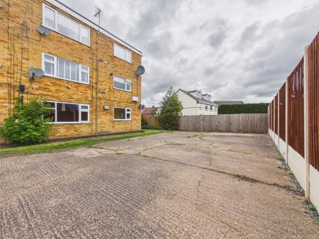 1 bedroom Ground floor flat for sale in Stafford Close, Bulkington, CV12