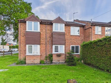 2 bedroom Ground floor flat for sale in Nutts Lane, Hinckley, LE10