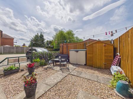 2 bedroom Ground floor flat for sale in Nutts Lane, Hinckley, LE10