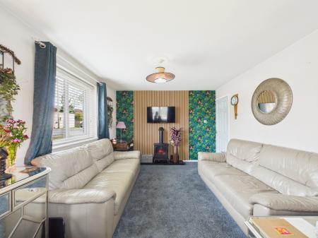 2 bedroom Ground floor flat for sale in Nutts Lane, Hinckley, LE10
