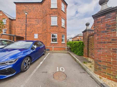 2 bedroom Ground floor flat for sale in Upper Bond Street, Hinckley, LE10