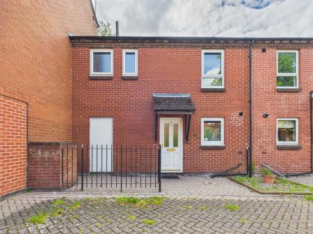3 bedroom Town house for sale in Shirley Street, Leicester, LE4