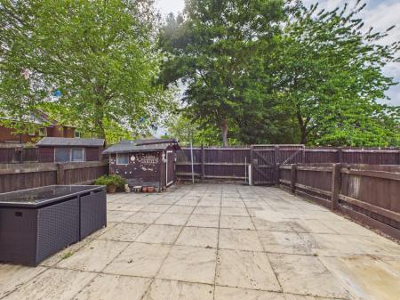3 bedroom Town house for sale in Shirley Street, Leicester, LE4