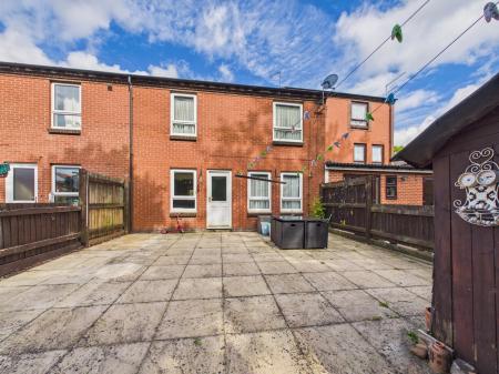 3 bedroom Town house for sale in Shirley Street, Leicester, LE4