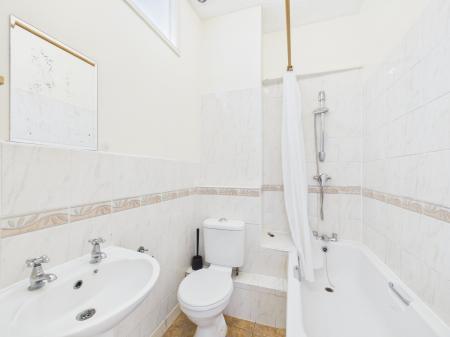 2 bedroom Terraced House for sale in High Street, Barwell, LE9