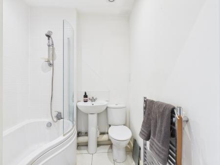 2 bedroom Apartment for sale in Derby Road, Hinckley, LE10