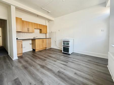 1 bedroom Flat to let in Bull Street, Attleborough, CV11