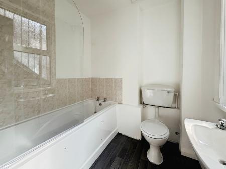1 bedroom Flat to let in Bull Street, Attleborough, CV11