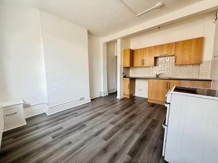 1 bedroom Flat to let in Bull Street, Attleborough, CV11