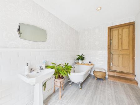 3 bedroom Semi-detached house for sale in Mount Road, Hinckley, LE10