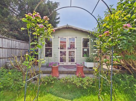 3 bedroom Semi-detached house for sale in Mount Road, Hinckley, LE10