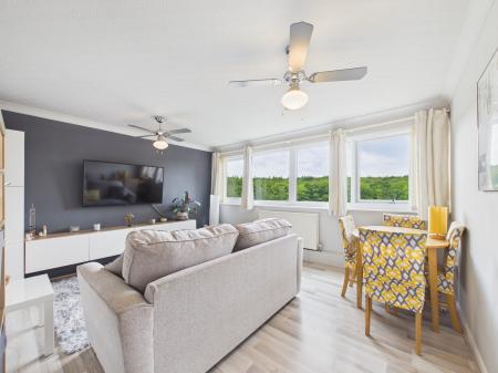 1 bedroom Flat for sale in The Green, Hartshill, CV10