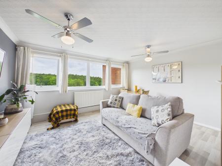 1 bedroom Flat for sale in The Green, Hartshill, CV10