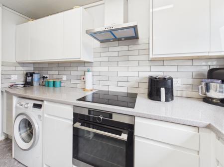 1 bedroom Flat for sale in The Green, Hartshill, CV10