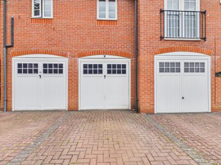 4 bedroom Town house for sale in Fosse Close, Burbage, LE10