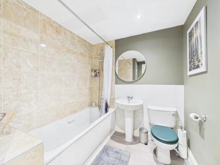 4 bedroom Town house for sale in Fosse Close, Burbage, LE10