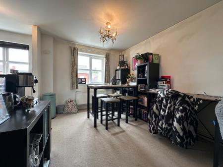 2 bedroom Flat to let in Pickering Place, Burbage, LE10
