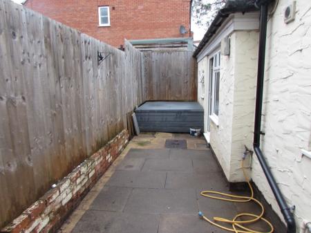 2 bedroom Terraced House to let in Canning Street, Hinckley, LE10