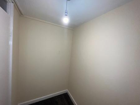 1 bedroom Studio flat to let in Halls Court, Stoney Stanton, LE9