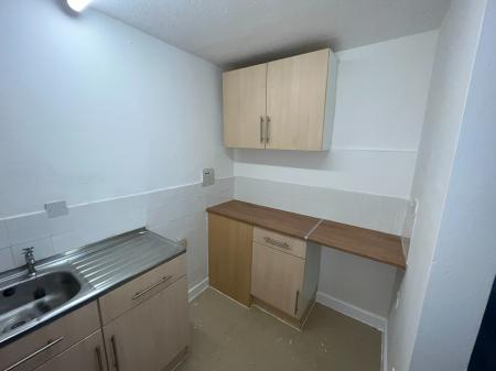 1 bedroom Studio flat to let in Halls Court, Stoney Stanton, LE9