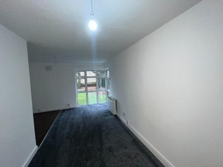 1 bedroom Studio flat to let in Halls Court, Stoney Stanton, LE9