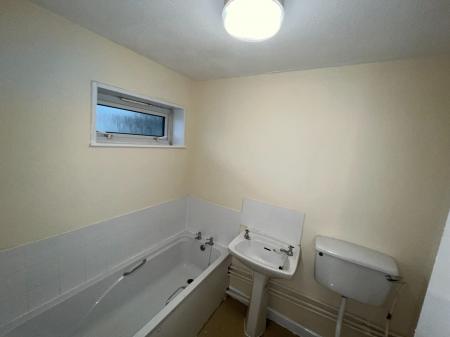 1 bedroom Studio flat to let in Halls Court, Stoney Stanton, LE9