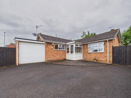 Sutton Close, Hinckley, LE10