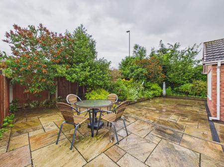 2 bedroom Detached bungalow for sale in Sutton Close, Hinckley, LE10