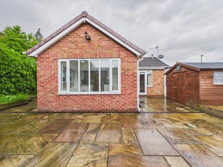 2 bedroom Detached bungalow for sale in Sutton Close, Hinckley, LE10