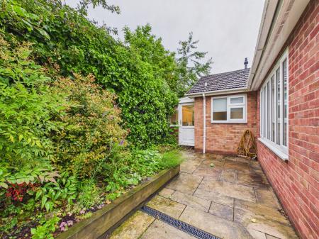 2 bedroom Detached bungalow for sale in Sutton Close, Hinckley, LE10