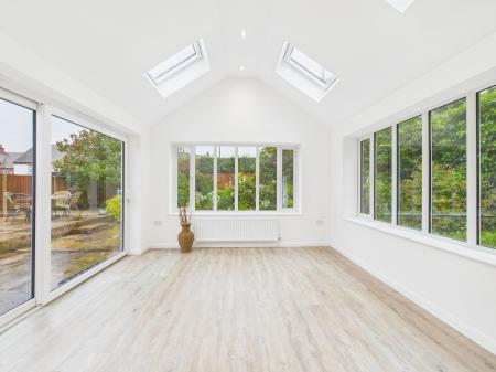 2 bedroom Detached bungalow for sale in Sutton Close, Hinckley, LE10