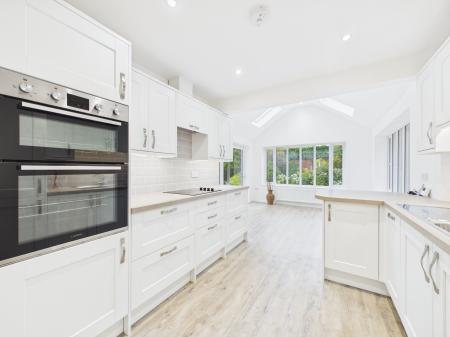 2 bedroom Detached bungalow for sale in Sutton Close, Hinckley, LE10