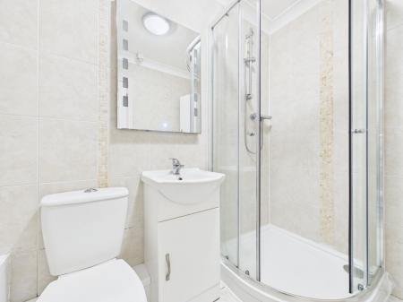 1 bedroom Flat for sale in Windsor Court, Burbage, LE10