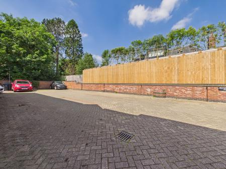 1 bedroom Flat for sale in Windsor Court, Burbage, LE10