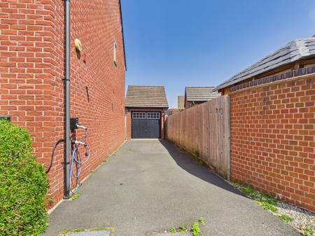 4 bedroom Detached house for sale in Maroon Drive, Burbage, LE10