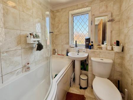 2 bedroom Semi-detached house to let in Stirling Avenue, Hinckley, LE10
