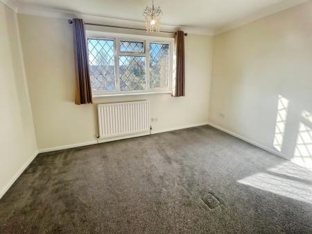 2 bedroom Semi-detached house to let in Stirling Avenue, Hinckley, LE10