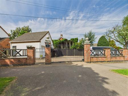 5 bedroom Detached house for sale in Desford Lane, Peckleton, LE9