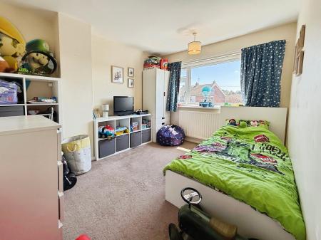 3 bedroom Semi-detached house to let in Outlands Drive, Hinckley, LE10