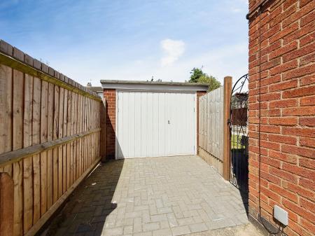 3 bedroom Semi-detached house to let in Outlands Drive, Hinckley, LE10