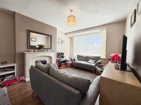 3 bedroom Semi-detached house to let in Outlands Drive, Hinckley, LE10
