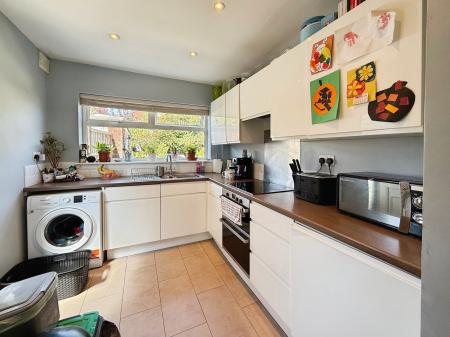 3 bedroom Semi-detached house to let in Outlands Drive, Hinckley, LE10