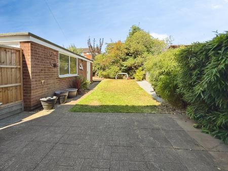 3 bedroom Semi-detached house to let in Outlands Drive, Hinckley, LE10