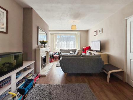 3 bedroom Semi-detached house to let in Outlands Drive, Hinckley, LE10