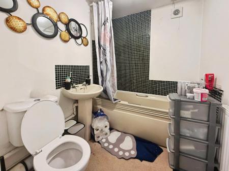 1 bedroom Flat to let in Granville Gardens, Hinckley, LE10