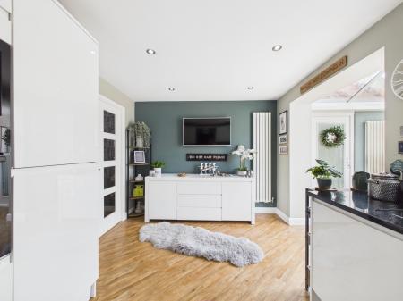 3 bedroom Semi-detached house for sale in Dartington Way, Nuneaton, CV11
