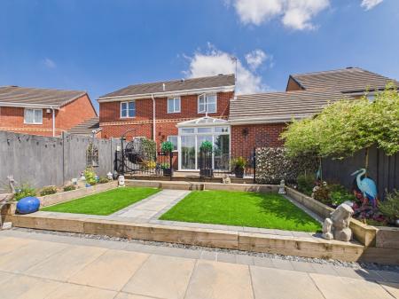 3 bedroom Semi-detached house for sale in Dartington Way, Nuneaton, CV11