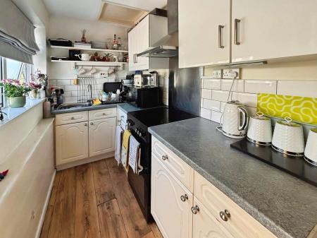 2 bedroom Semi-detached house to let in Brookdale Road, Nuneaton, CV10