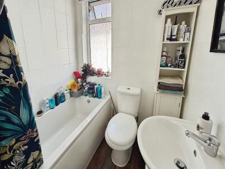 2 bedroom Semi-detached house to let in Brookdale Road, Nuneaton, CV10